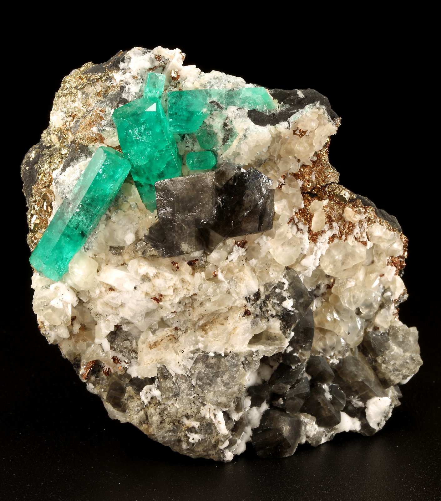 Beryl (variety emerald), Calcite, Dolomite, Pyrite
60x57x28mm, xls=20mm & 16mm
(Autor: Fiebre Verde)