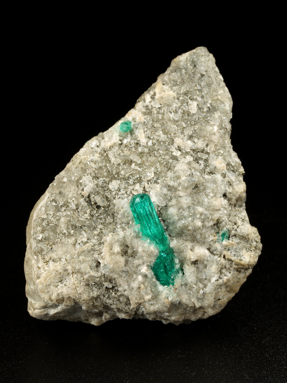 Beryl (variety emerald), Calcite, Pyrite
40x49x22mm, xl=16mm
(Autor: Fiebre Verde)