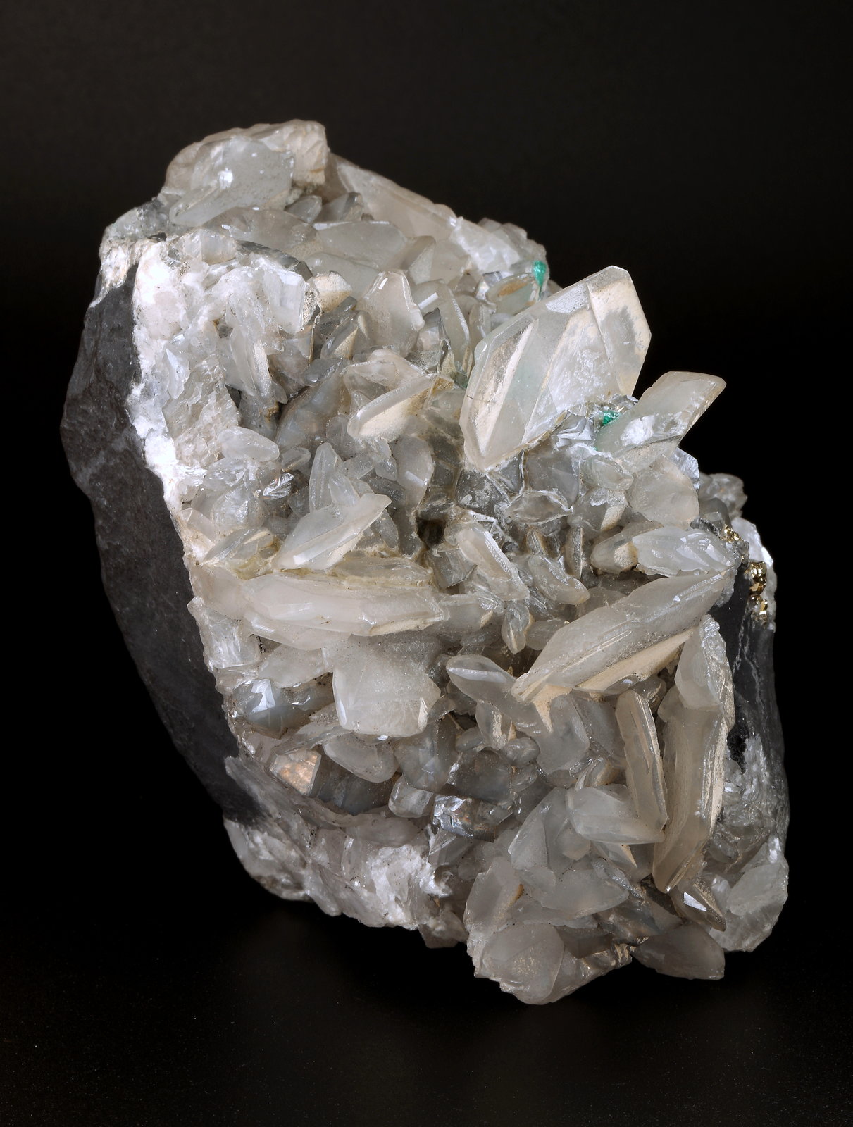 Beryl (variety emerald), Calcite, Dolomite, Pyrite
113x98x85mm, main xl=15mm
(Autor: Fiebre Verde)