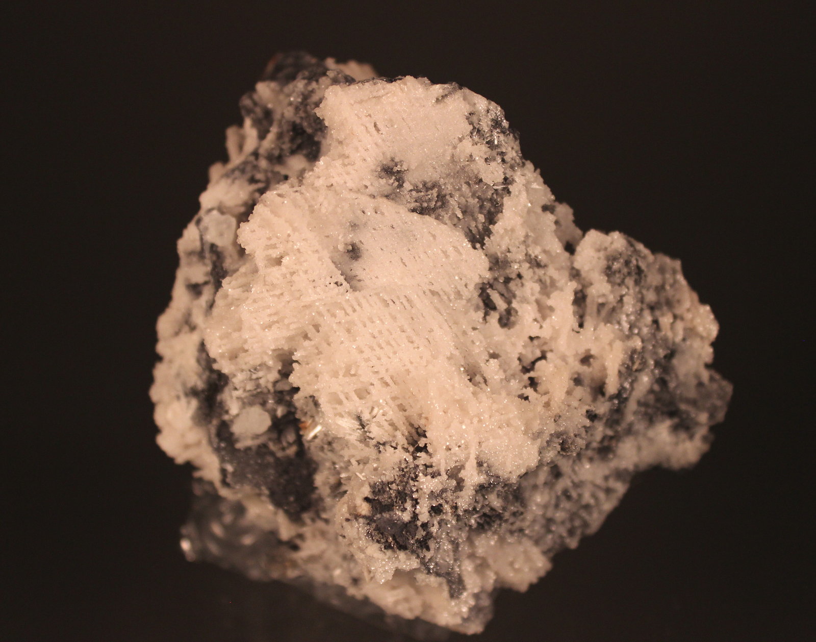 Cerussite
10 x 8.5 x 7.5 cm
(Autor: Don Lum)
