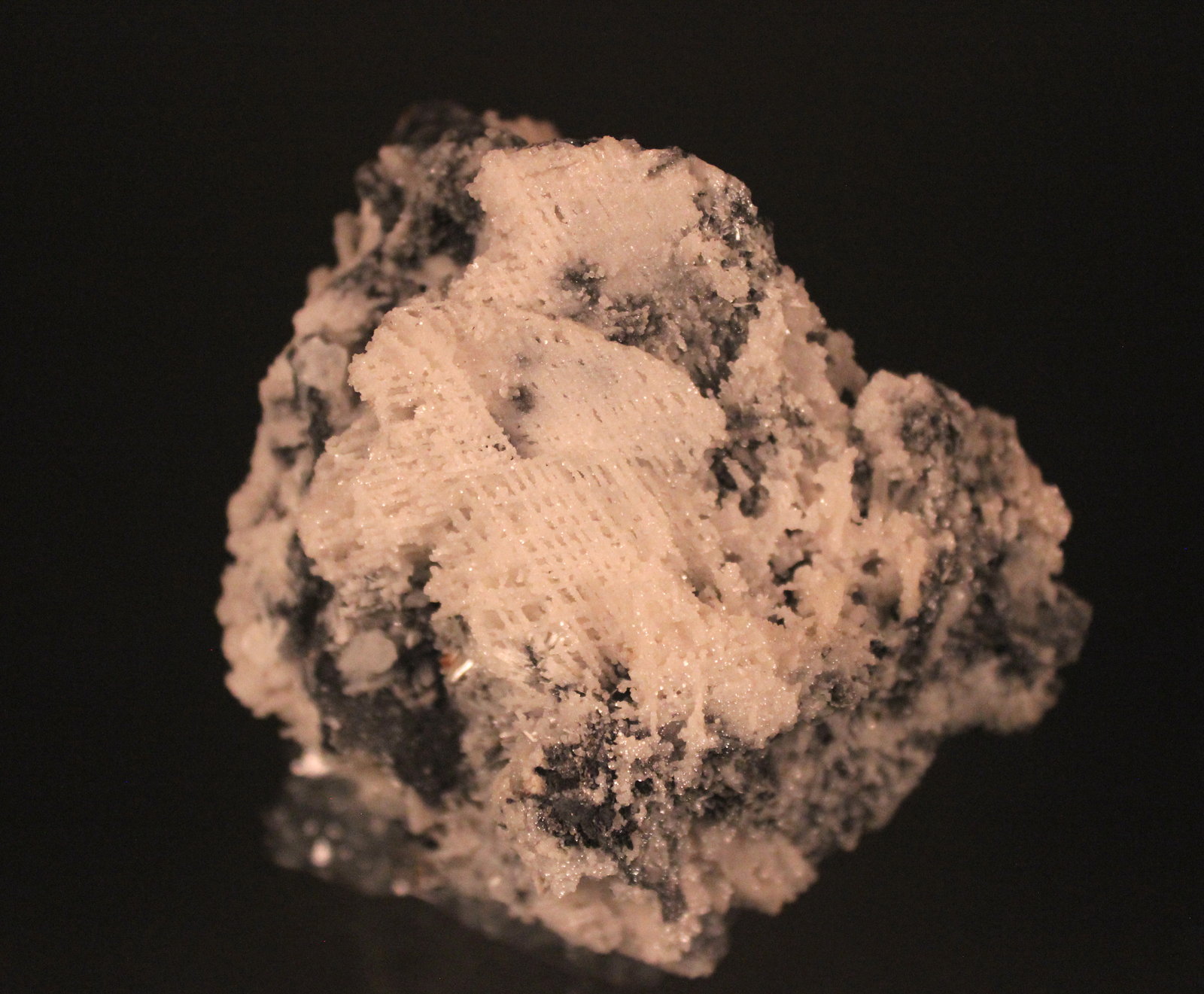 Cerussite
10 x 8.5 x 7.5 cm
(Autor: Don Lum)