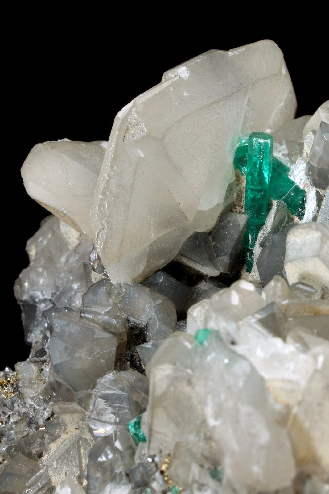Beryl (variety emerald), Calcite, Dolomite, Pyrite
113x98x85mm, main xl=15mm
(Autor: Fiebre Verde)