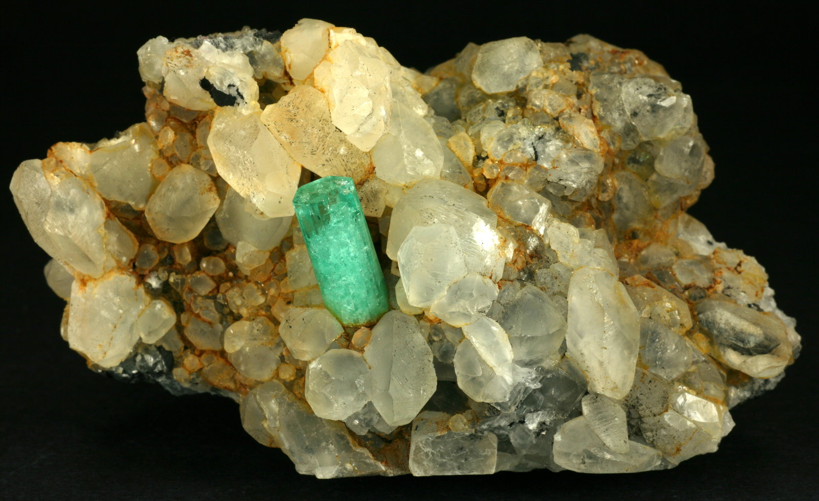 Beryl (variety emerald), Calcite
90x55x39mm
(Autor: Fiebre Verde)