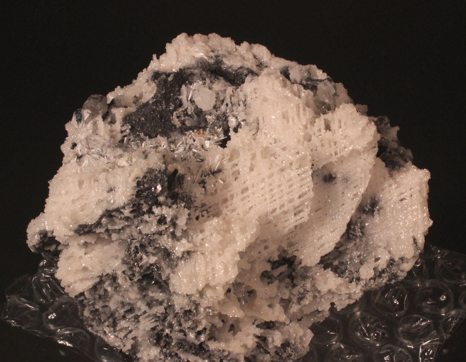 Cerussite
10 x 8.5 x 7.5 cm
(Autor: Don Lum)
