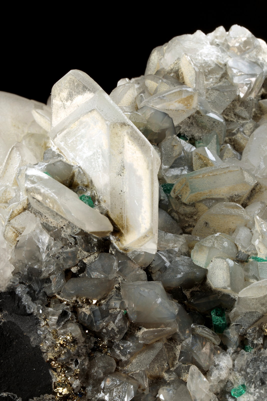 Beryl (variety emerald), Calcite, Dolomite, Pyrite
113x98x85mm, main xl=15mm
(Autor: Fiebre Verde)