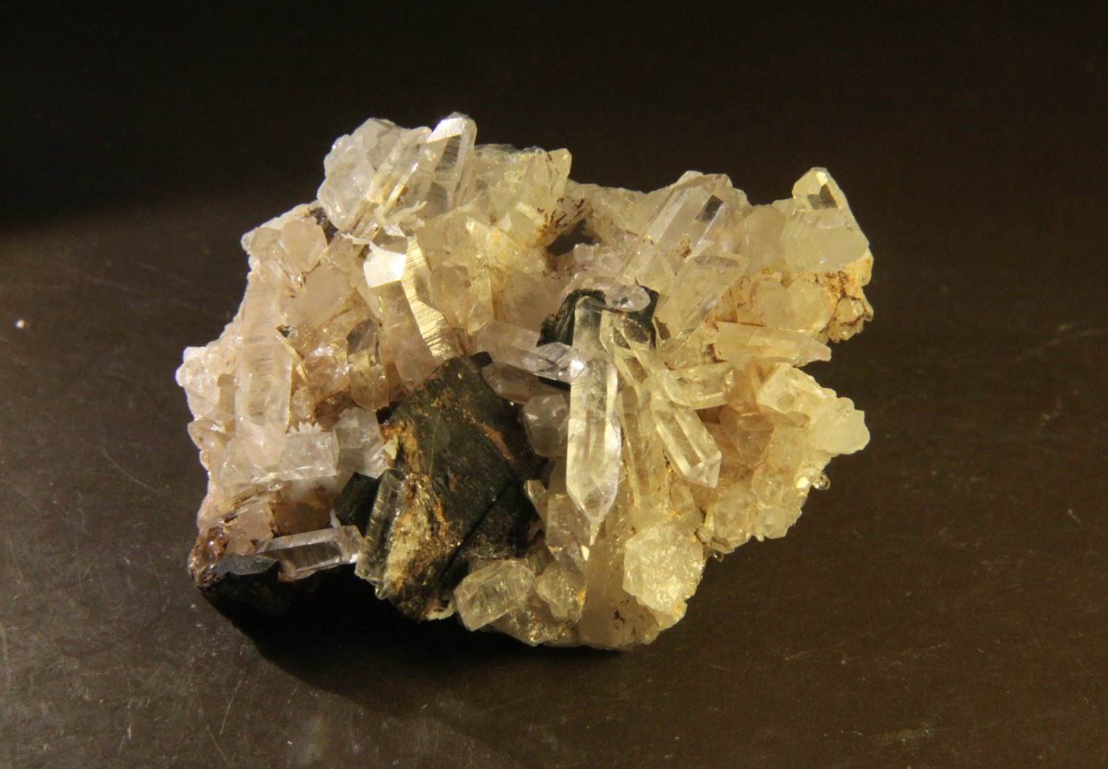 Quartz and Siderite
43mm x 25mm x 36mm
(Autor: Firmo Espinar)