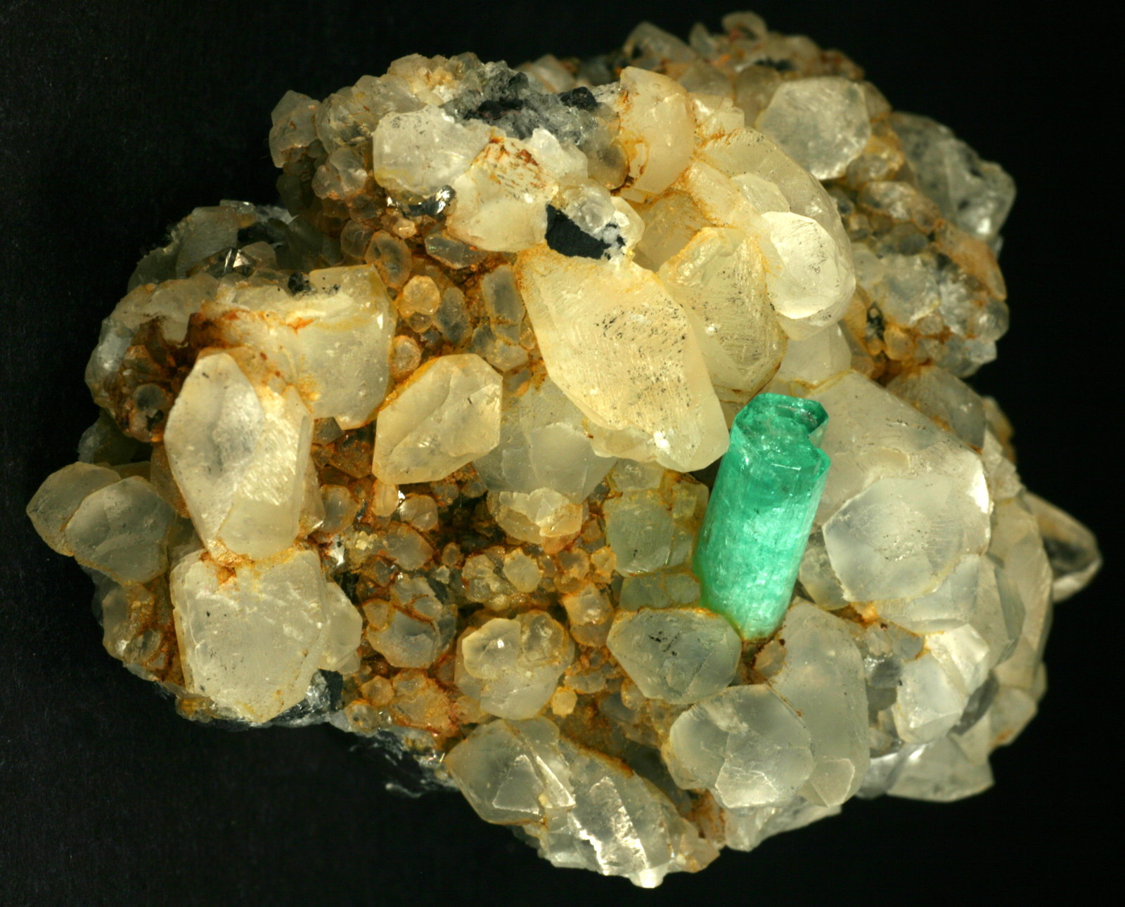 Beryl (variety emerald), Calcite
90x55x39mm
(Autor: Fiebre Verde)