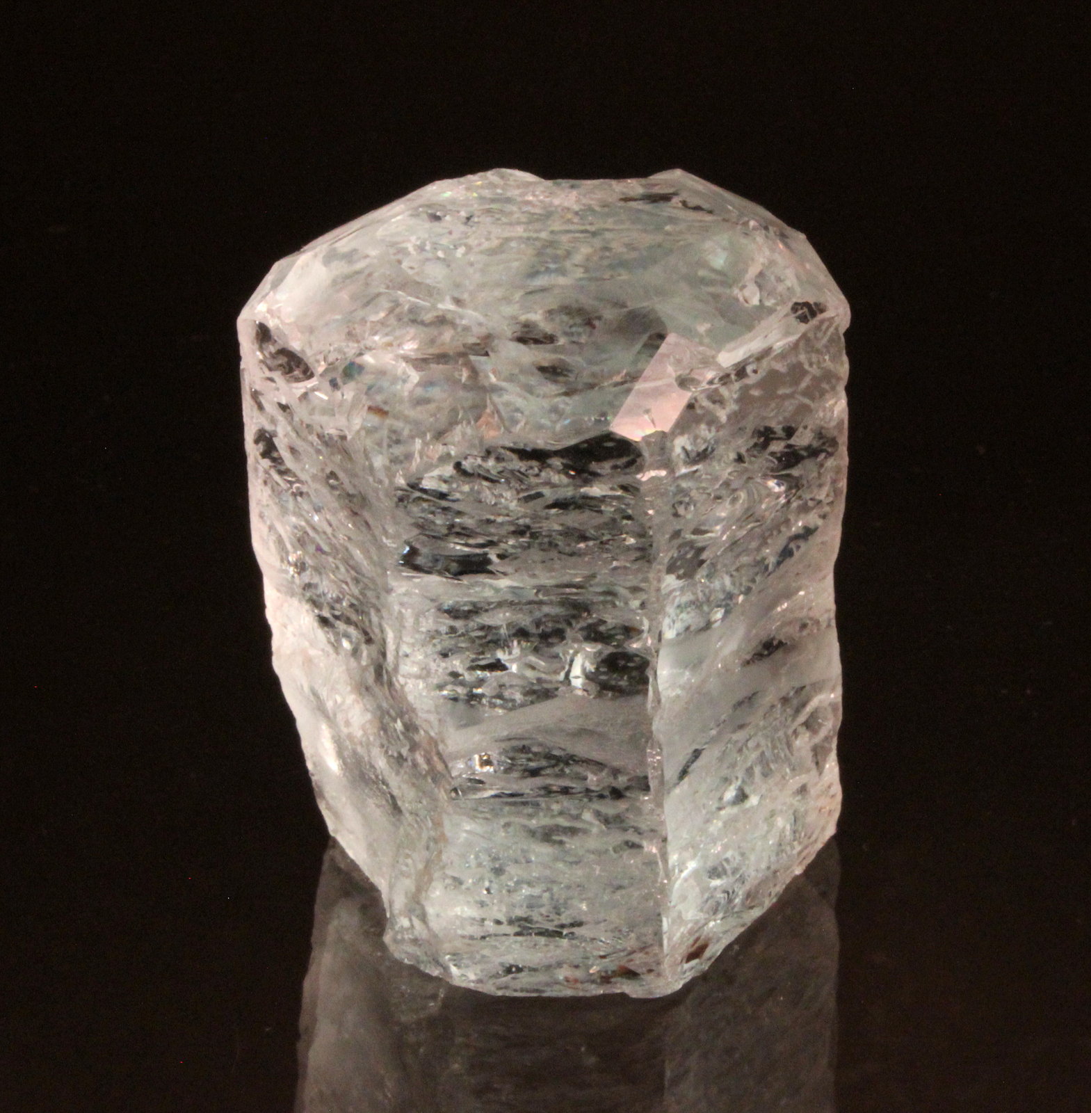 Beryl (variety aquamarine)
40 mm x 32 mm x 31 mm
(Autor: Don Lum)