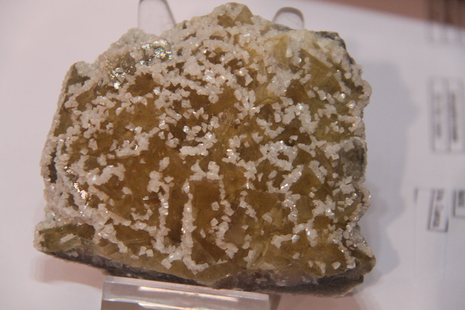 Dolomite on Fluorite
13 x 15 x 5 cm
(Autor: Firmo Espinar)