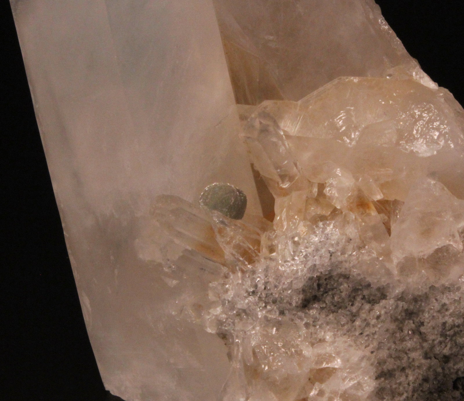 Cookeite, Quartz
91 mm x 60 mm x 47 mm
(Autor: Don Lum)