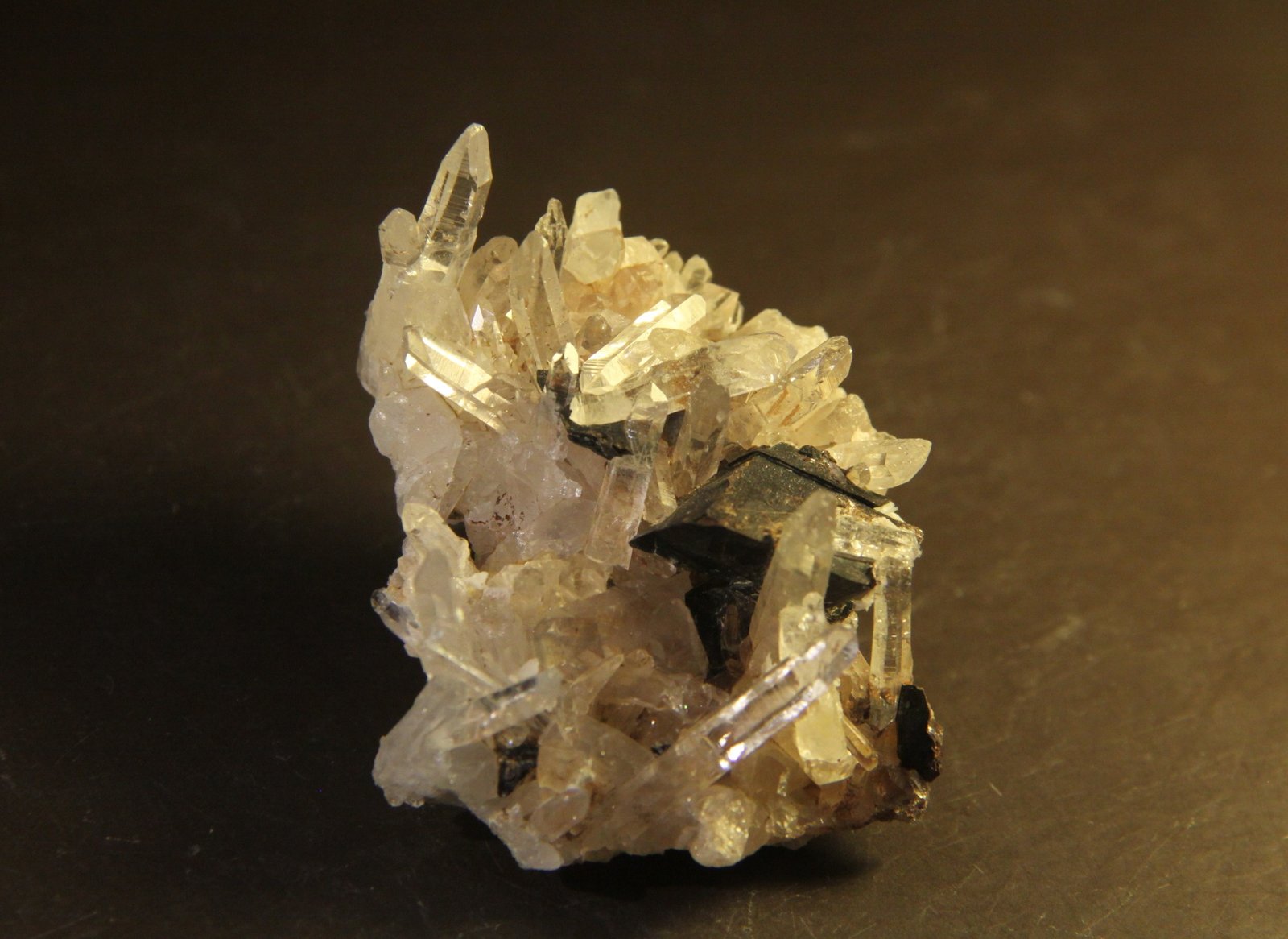 Quartz and Siderite
43mm x 25mm x 36mm
(Autor: Firmo Espinar)