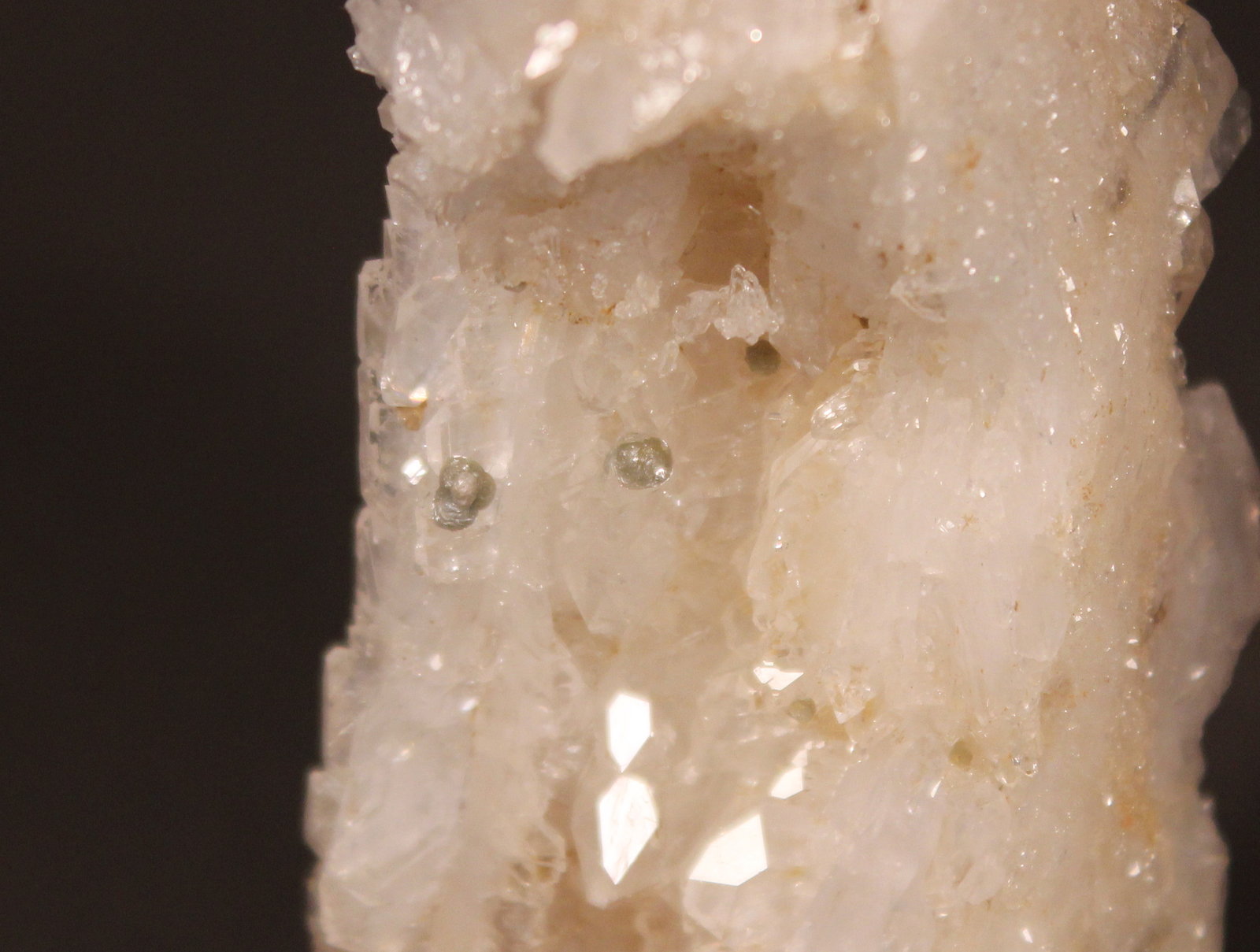 Cookeite, Quartz
116 mm x 56 mm x 42 mm
(Autor: Don Lum)