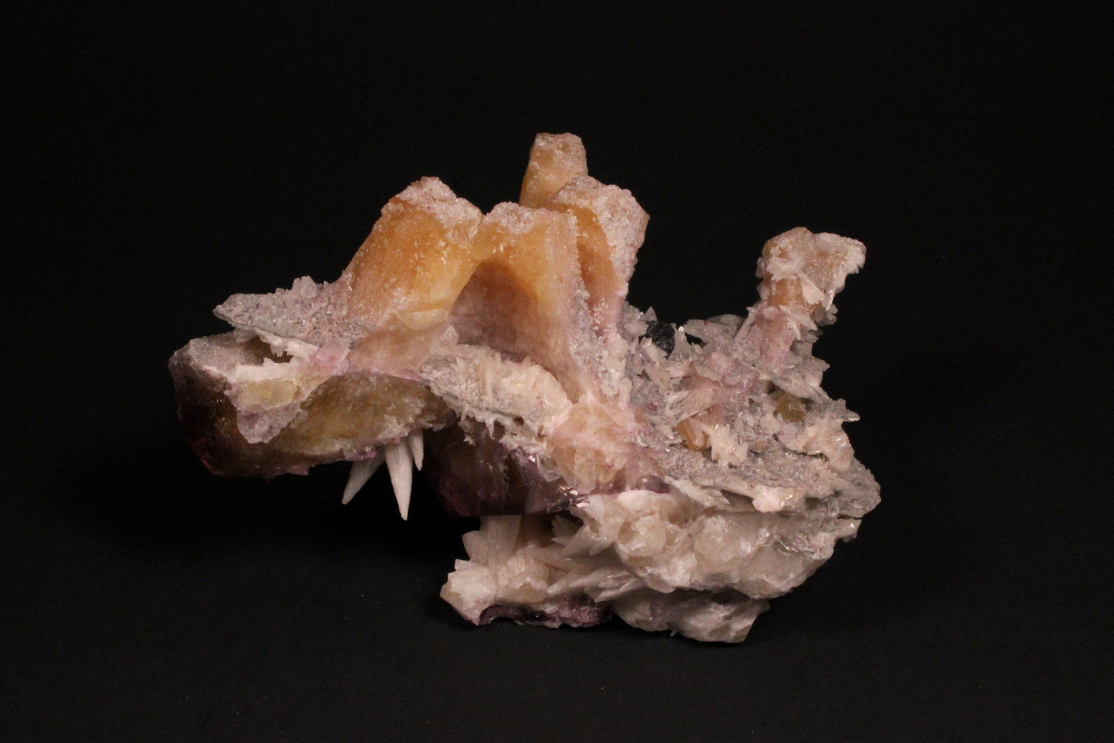 Fluorite, Calcite
135 mm x 100 mm x 79 mm
(Autor: Don Lum)