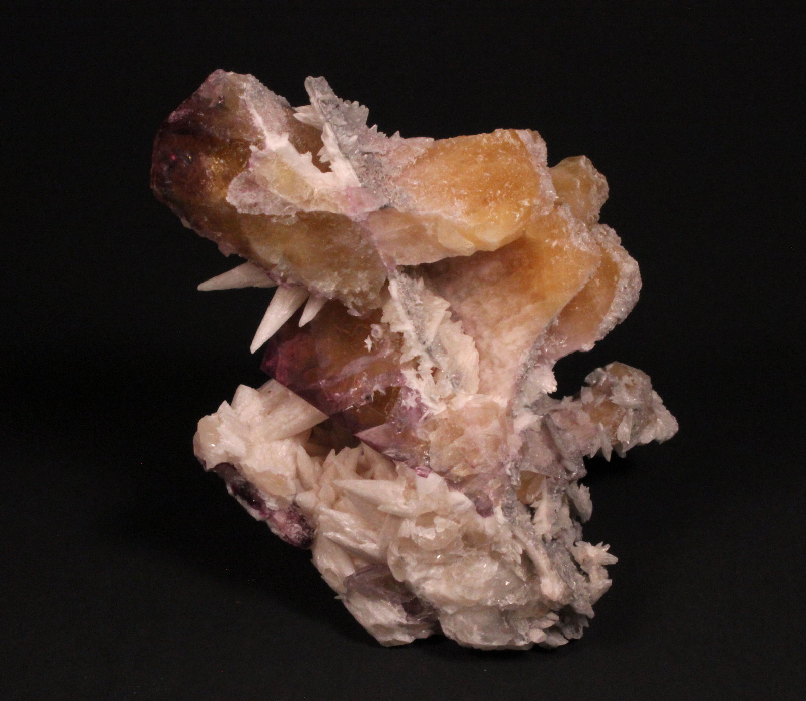 Fluorite, Calcite
135 mm x 100 mm x 79 mm
(Autor: Don Lum)