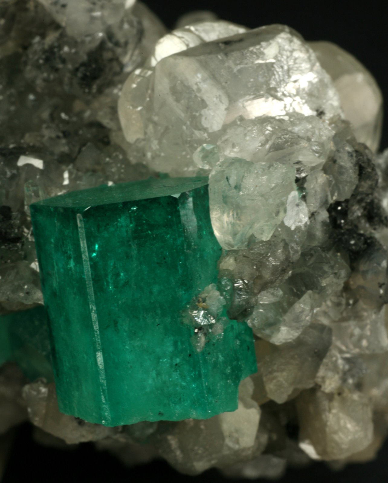 Beryl (variety emerald), Calcite
60x50x35mm
(Autor: Fiebre Verde)