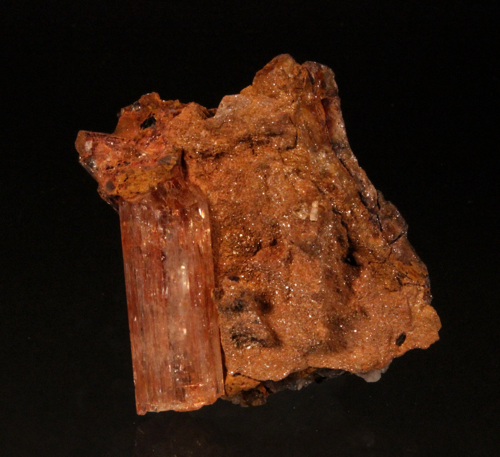 Topaz
38 mm x 35 mm x 13 mm
(Autor: Don Lum)