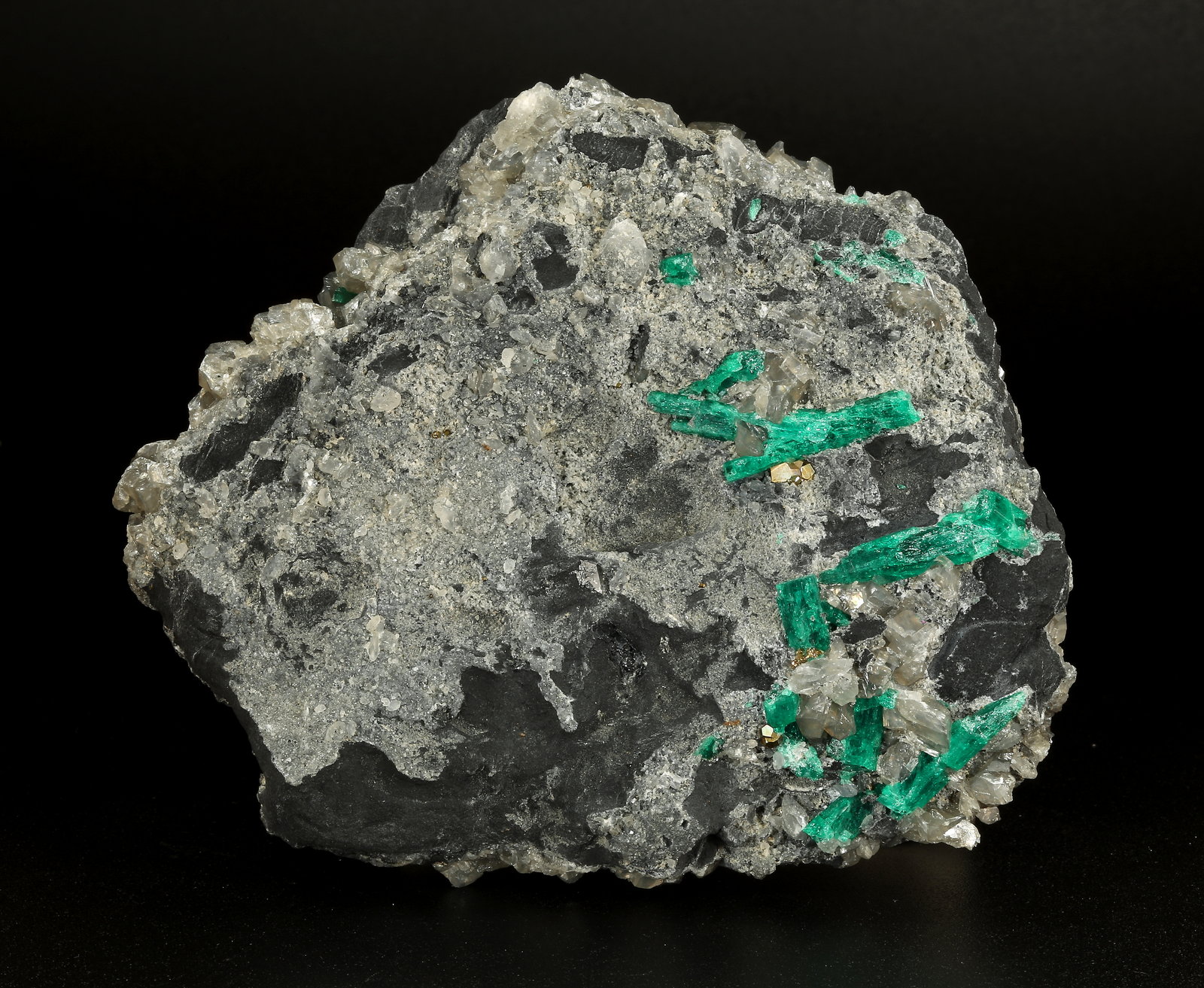 Beryl (variety emerald), Calcite, Dolomite, Pyrite
98x83x35mm, longest xl=20mm
(Autor: Fiebre Verde)
