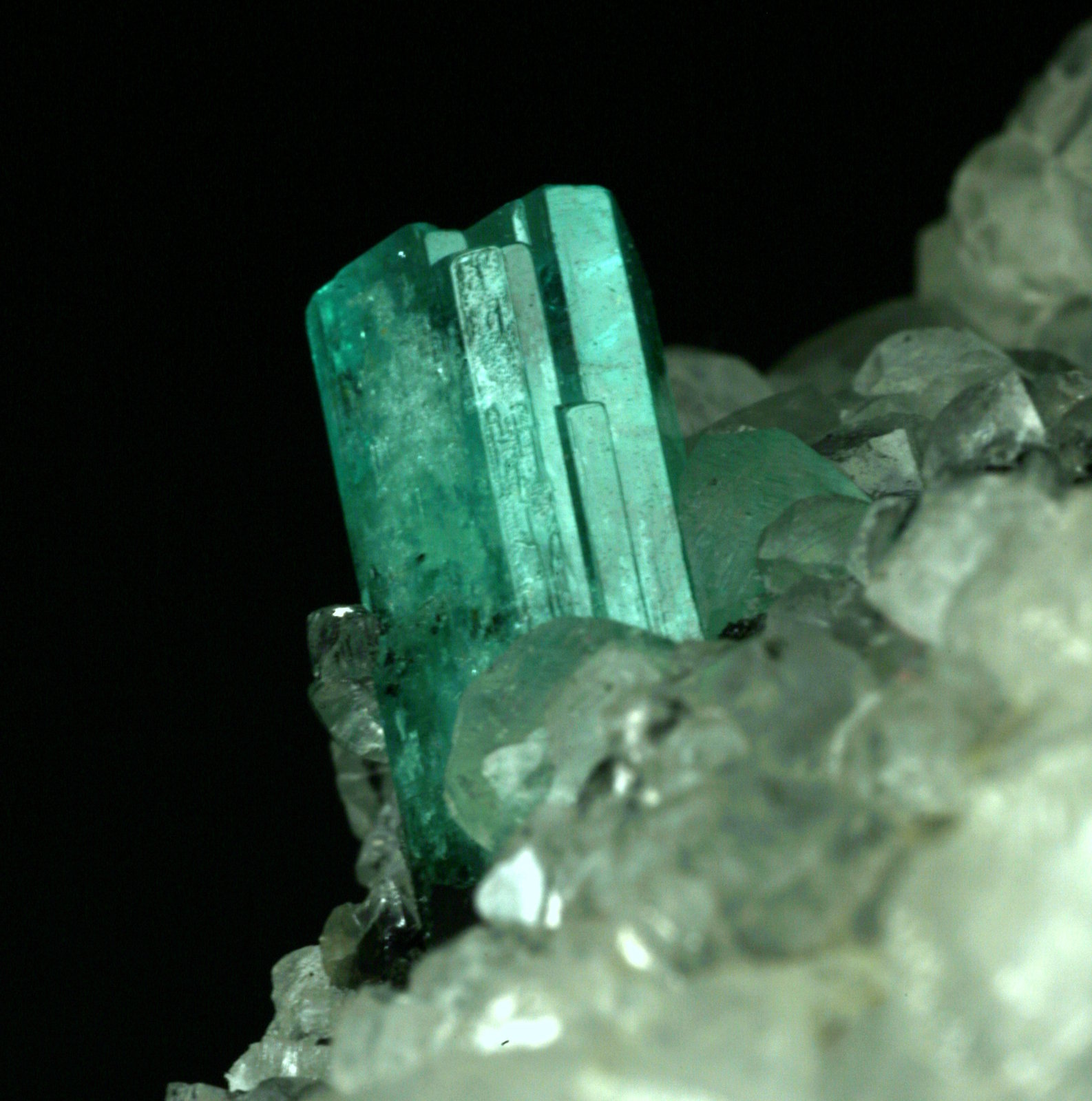 Beryl (variety emerald), Calcite
80x55x80mm
(Autor: Fiebre Verde)