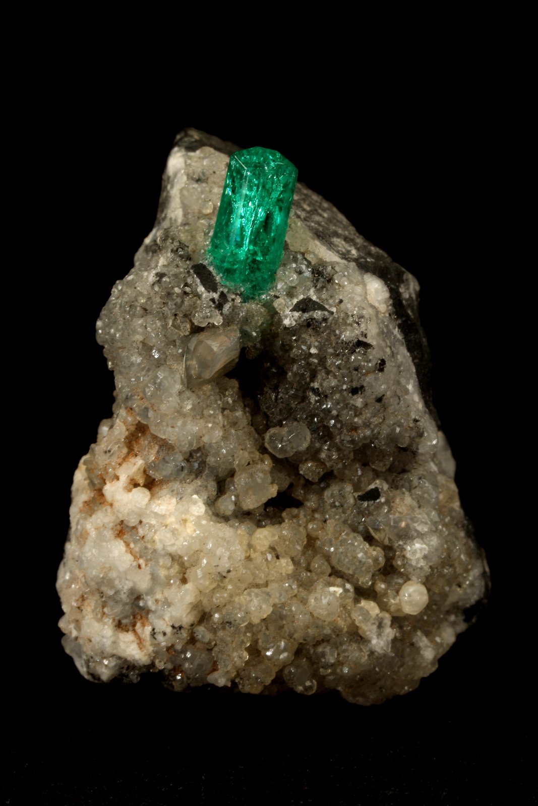 Beryl (variety emerald), Calcite
25x25x32mm, xl=8x3mm
(Autor: Fiebre Verde)