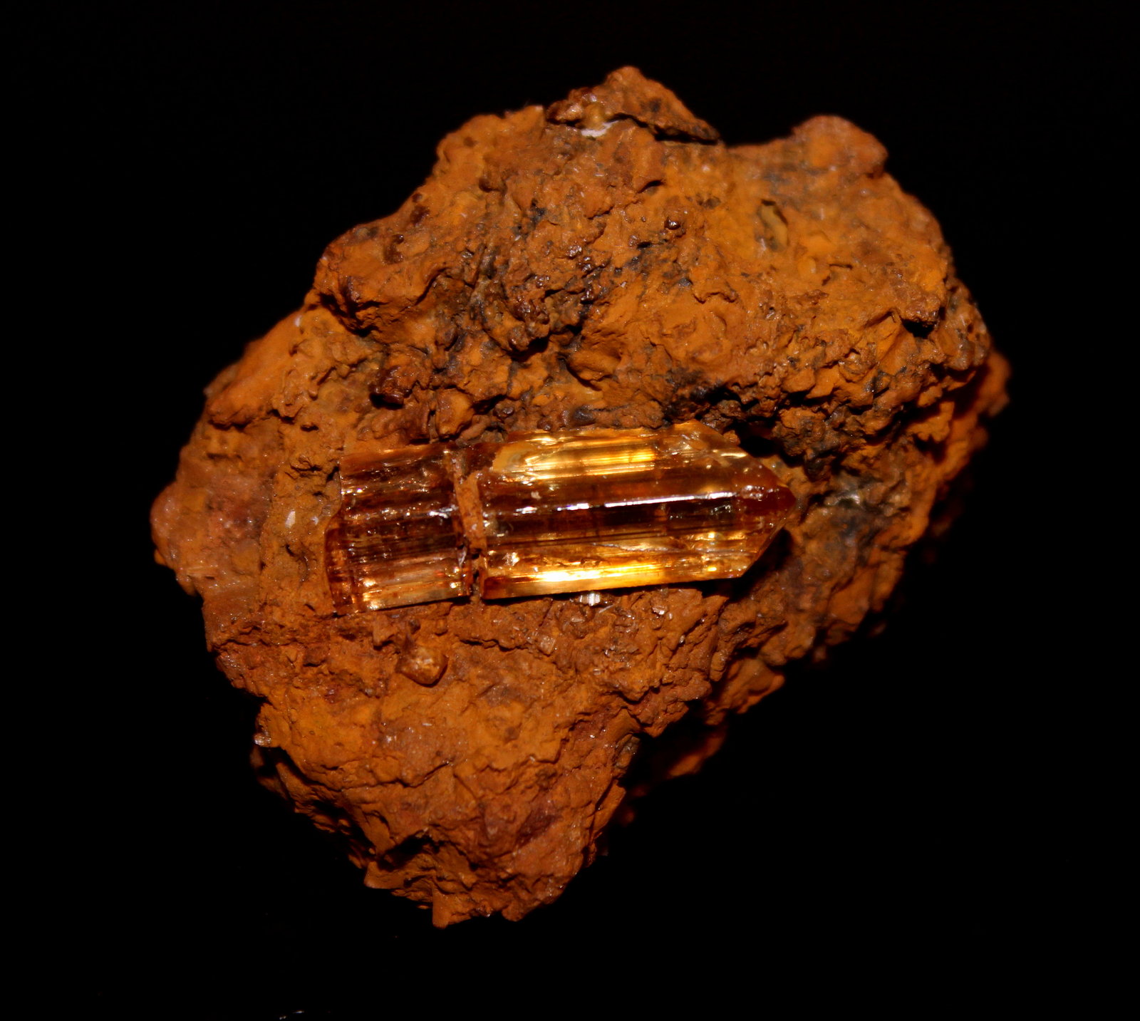 Topaz
48mm x 32mm x 25mm
(Autor: Don Lum)