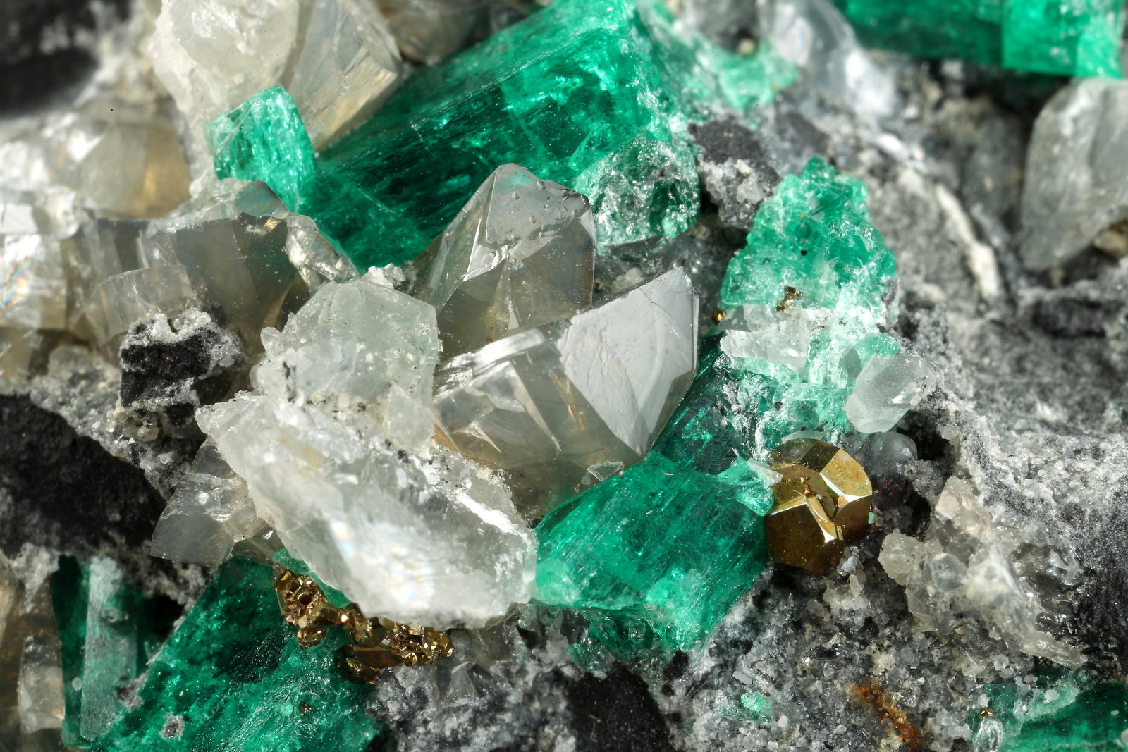 Beryl (variety emerald), Calcite, Dolomite, Pyrite
98x83x35mm, longest xl=20mm
(Autor: Fiebre Verde)