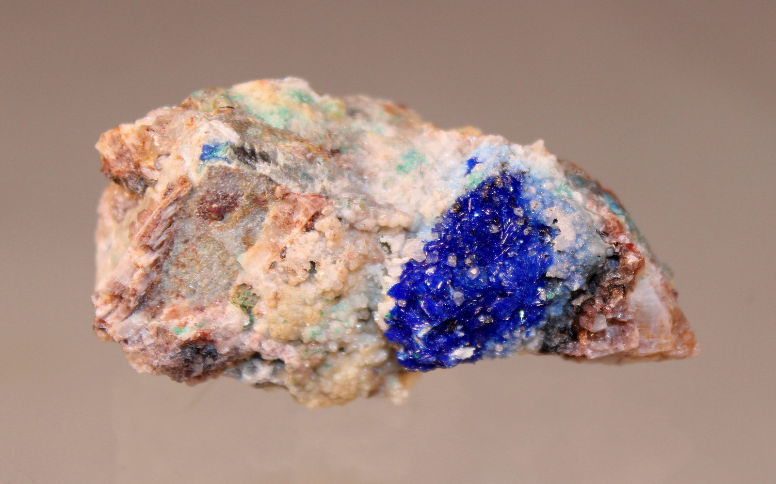 Linarite
54mm x 29mm x 28mm
(Autor: Don Lum)