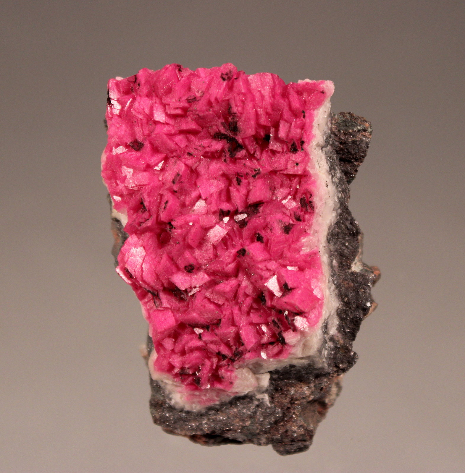 Calcite (variety cobaltoan calcite)
65mm x 42mm x 25mm
(Autor: Don Lum)