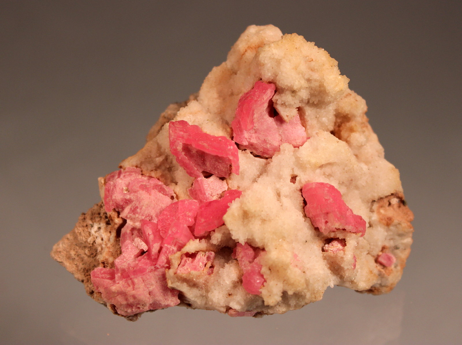 Rhodochrosite, Quartz
95mm x 80mm x 42mm
(Autor: Don Lum)