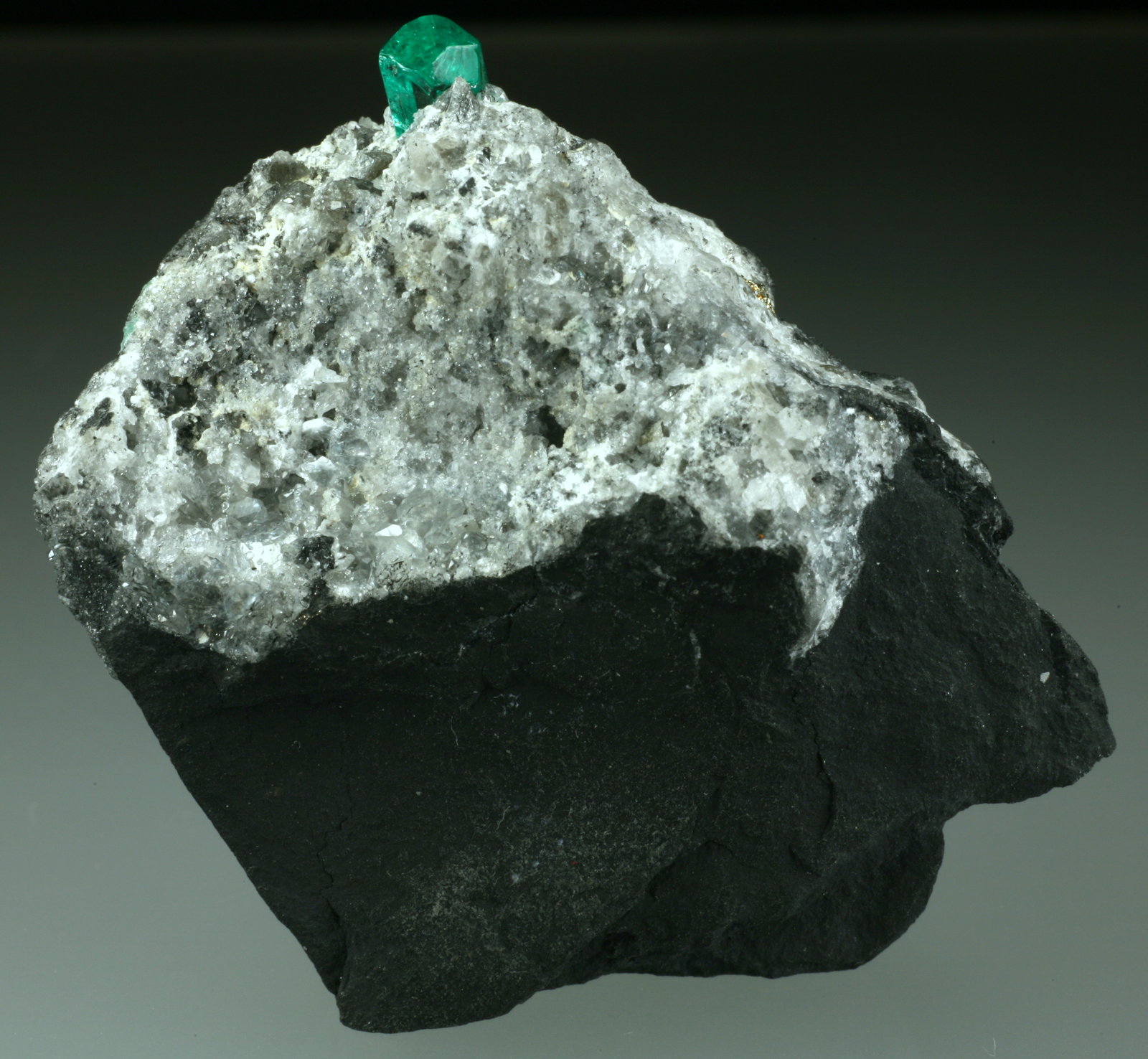 Beryl (variety emerald), Calcite, Pyrite, Quartz
50x20x45mm
(Autor: Fiebre Verde)