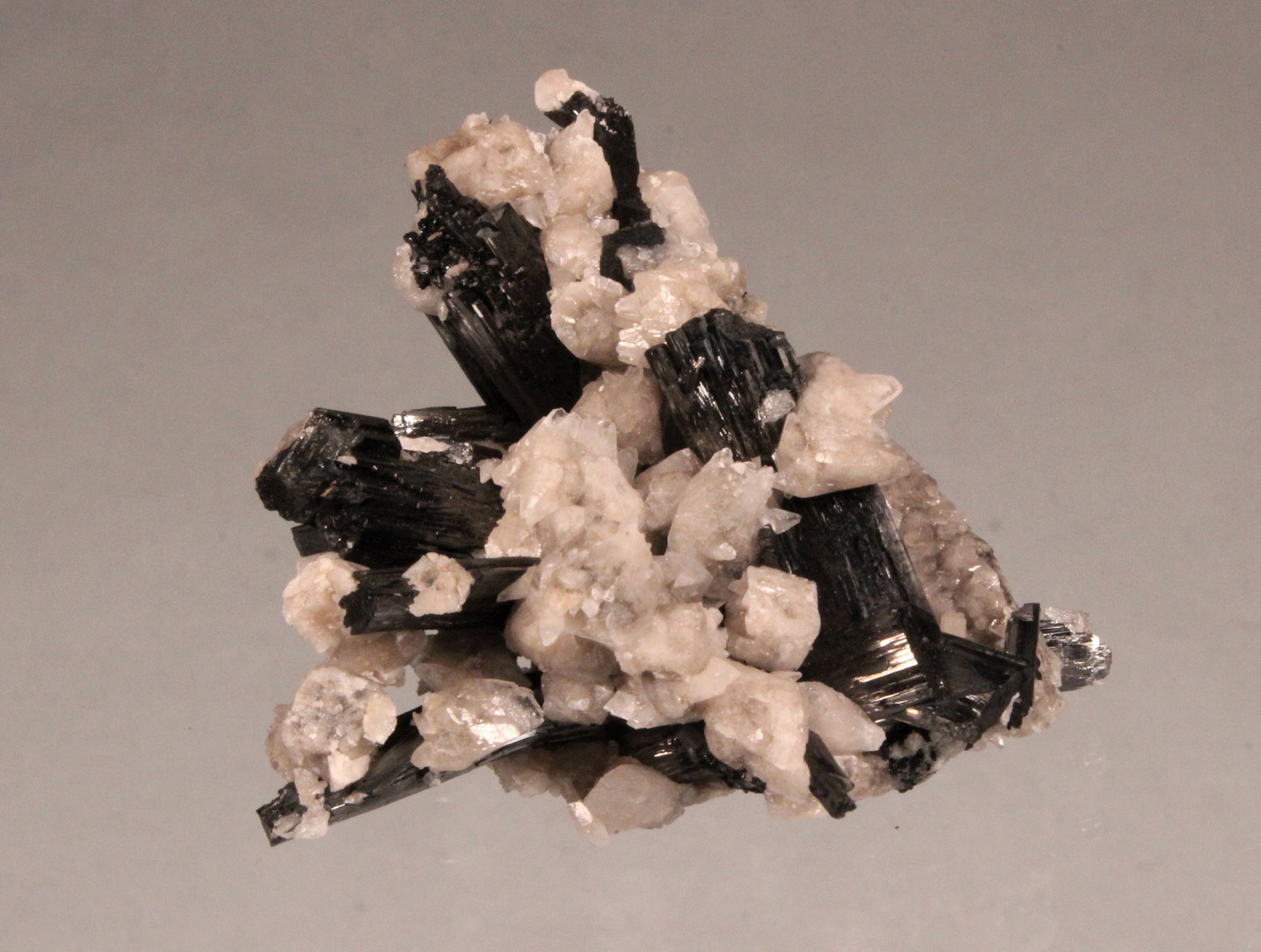 Manganite
55mm x 55mm x 35mm
(Autor: Don Lum)