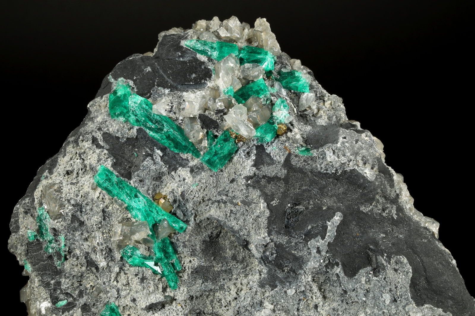 Beryl (variety emerald), Calcite, Dolomite, Pyrite
98x83x35mm, longest xl=20mm
(Autor: Fiebre Verde)