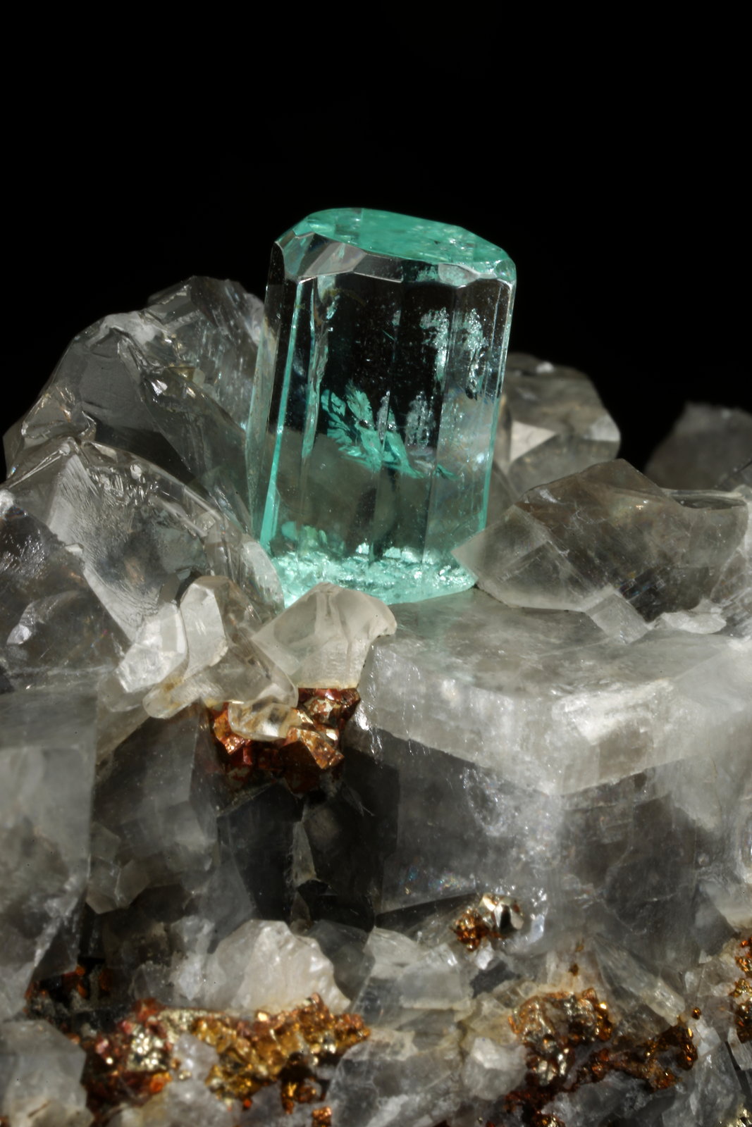Beryl (variety emerald), Calcite, Pyrite
56x31x24mm, xl=12mm
(Autor: Fiebre Verde)