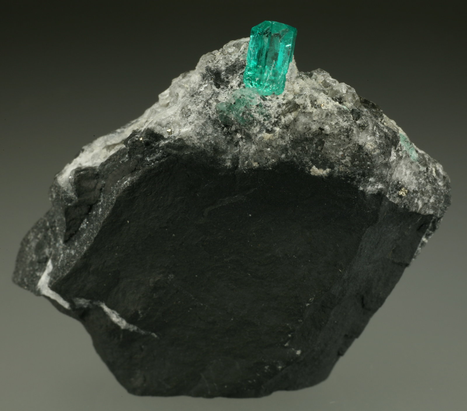 Beryl (variety emerald), Calcite, Pyrite, Quartz
50x20x45mm
(Autor: Fiebre Verde)