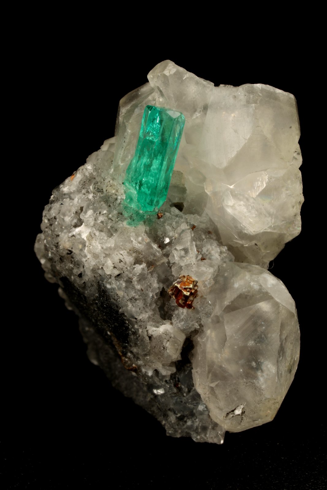 Beryl (variety emerald), Calcite, Pyrite
26x17x30mm, xl=9x2mm
(Autor: Fiebre Verde)