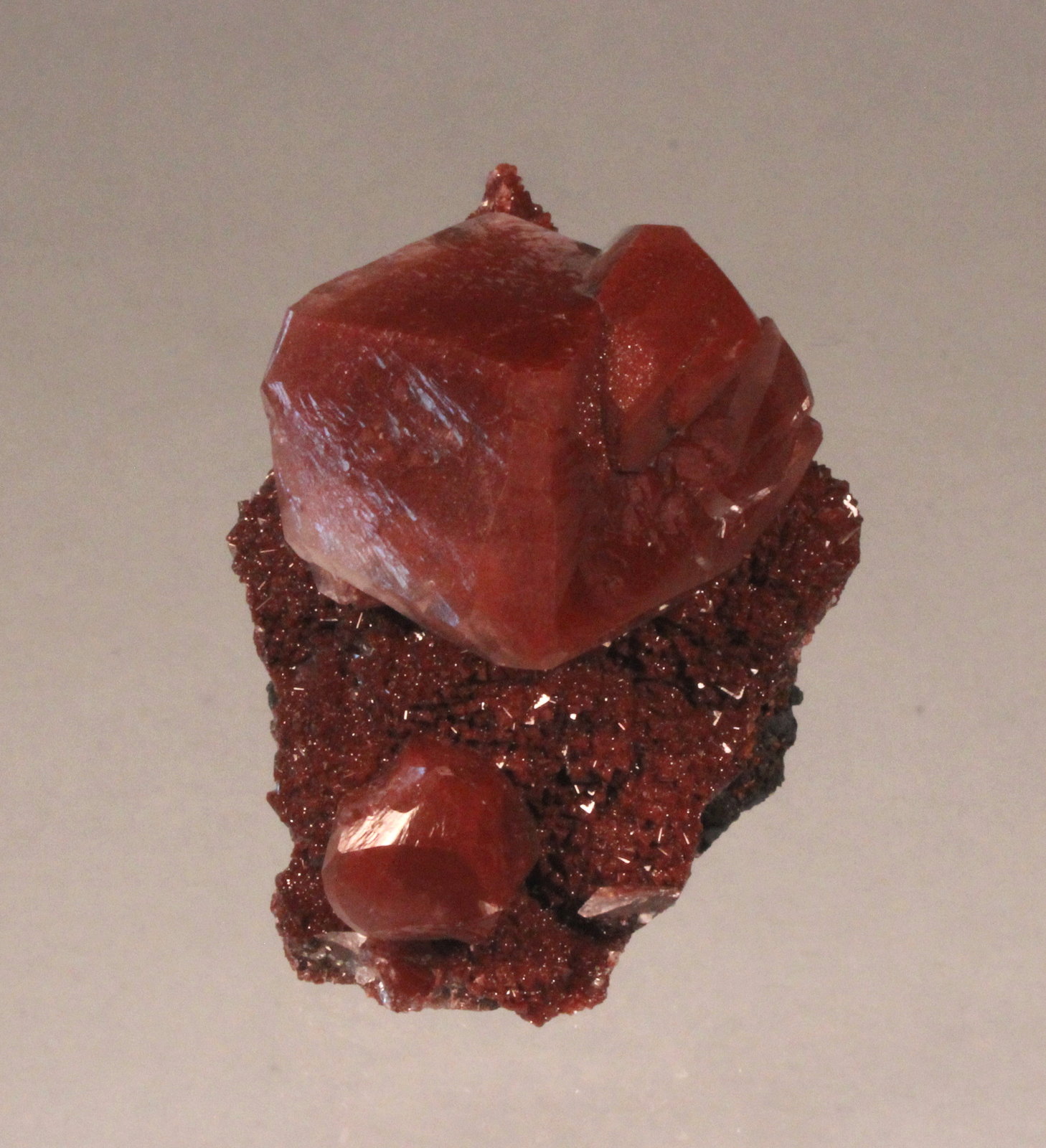 Calcite, Hematite
49mm x 41mm  x  35mm
(Autor: Don Lum)