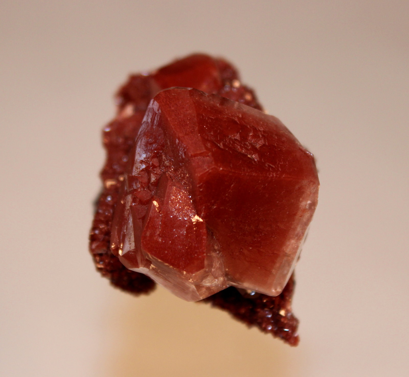 Calcite, Hematite
49mm x 41mm  x  35mm
(Autor: Don Lum)