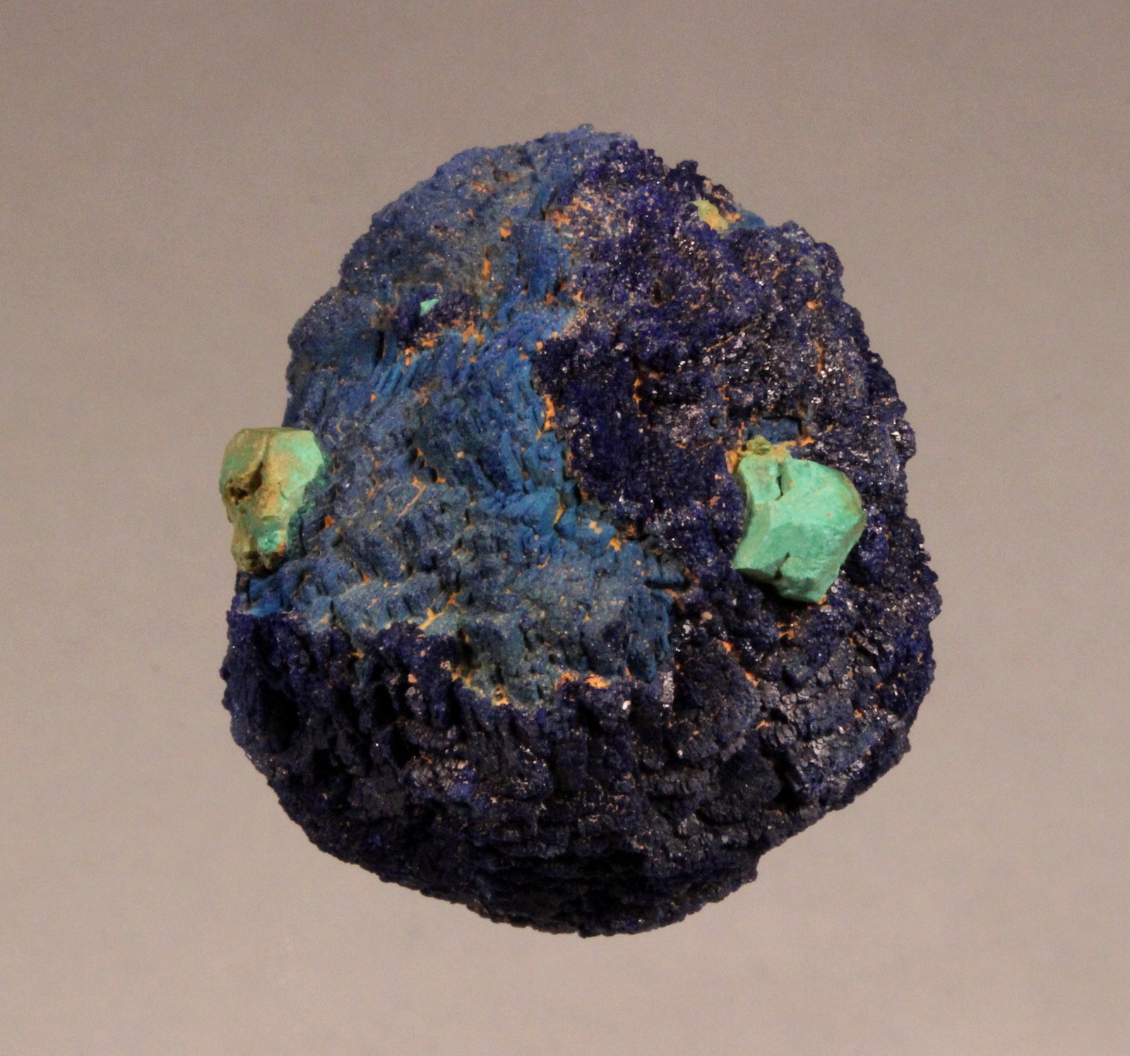 Malachite after Cuprite, Azurite
3.7 x 3.0 x 2.9 cm
(Autor: Don Lum)