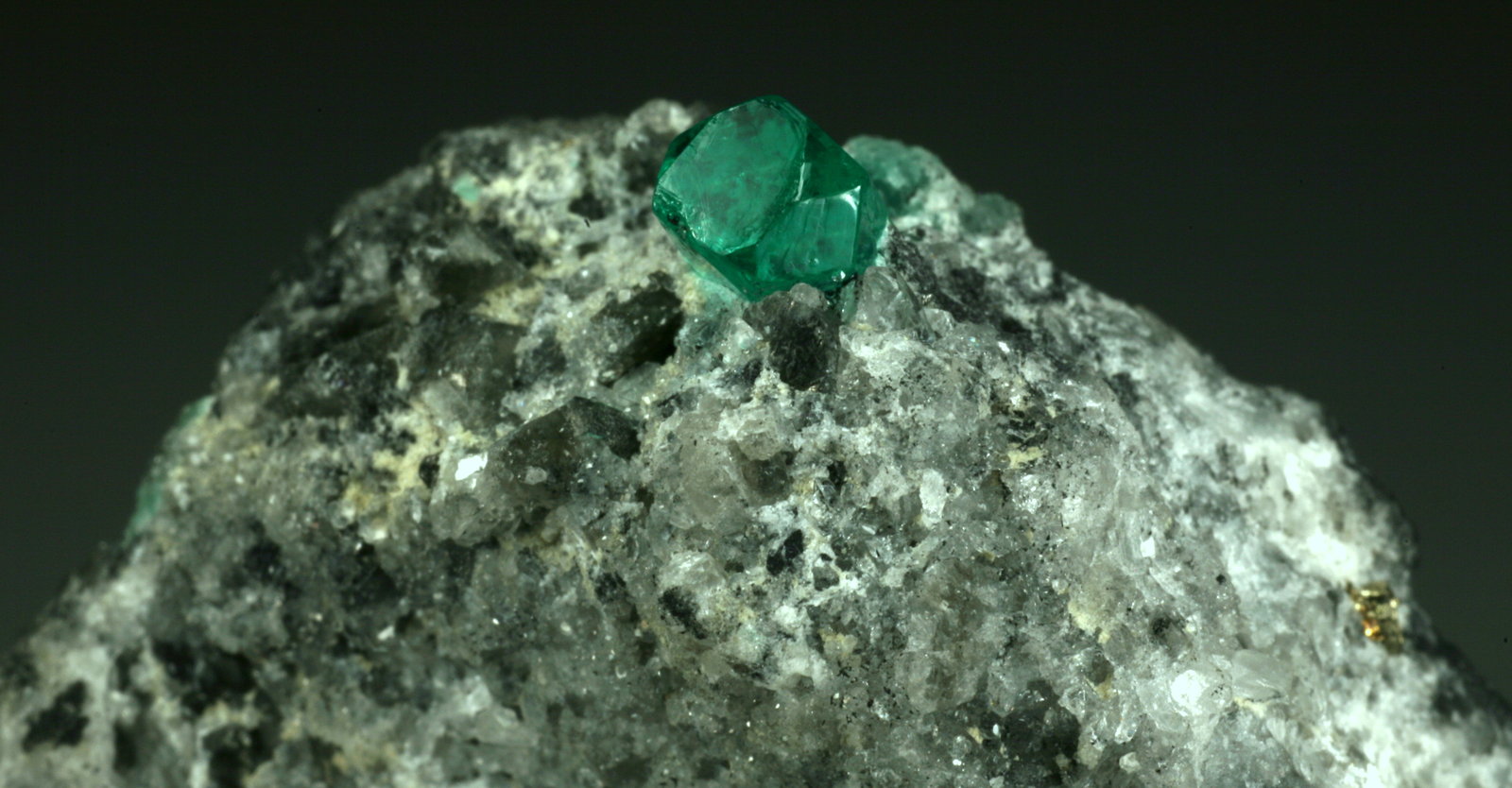 Beryl (variety emerald), Calcite, Pyrite, Quartz
50x20x45mm
(Autor: Fiebre Verde)