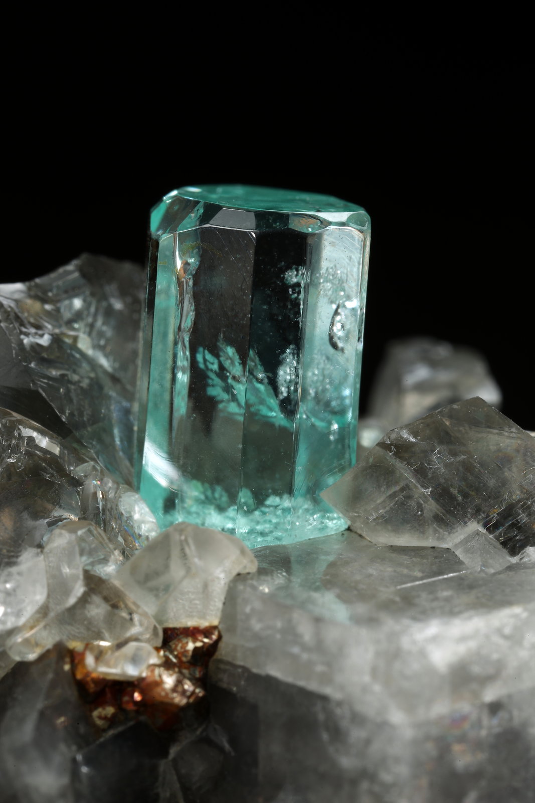 Beryl (variety emerald), Calcite, Pyrite
56x31x24mm, xl=12mm
(Autor: Fiebre Verde)