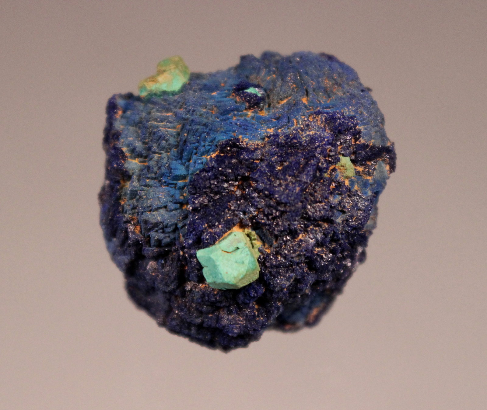 Malachite after Cuprite, Azurite
3.7 x 3.0 x 2.9 cm
(Autor: Don Lum)