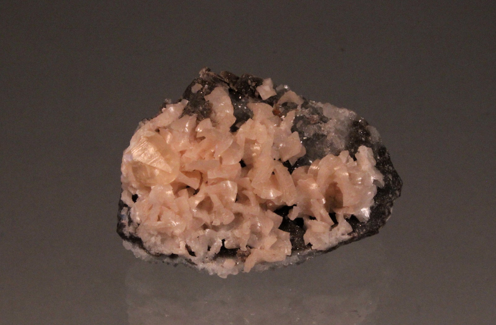 Dolomite, Calcite, Quartz
67mm x 48mm x 37mm
(Autor: Don Lum)