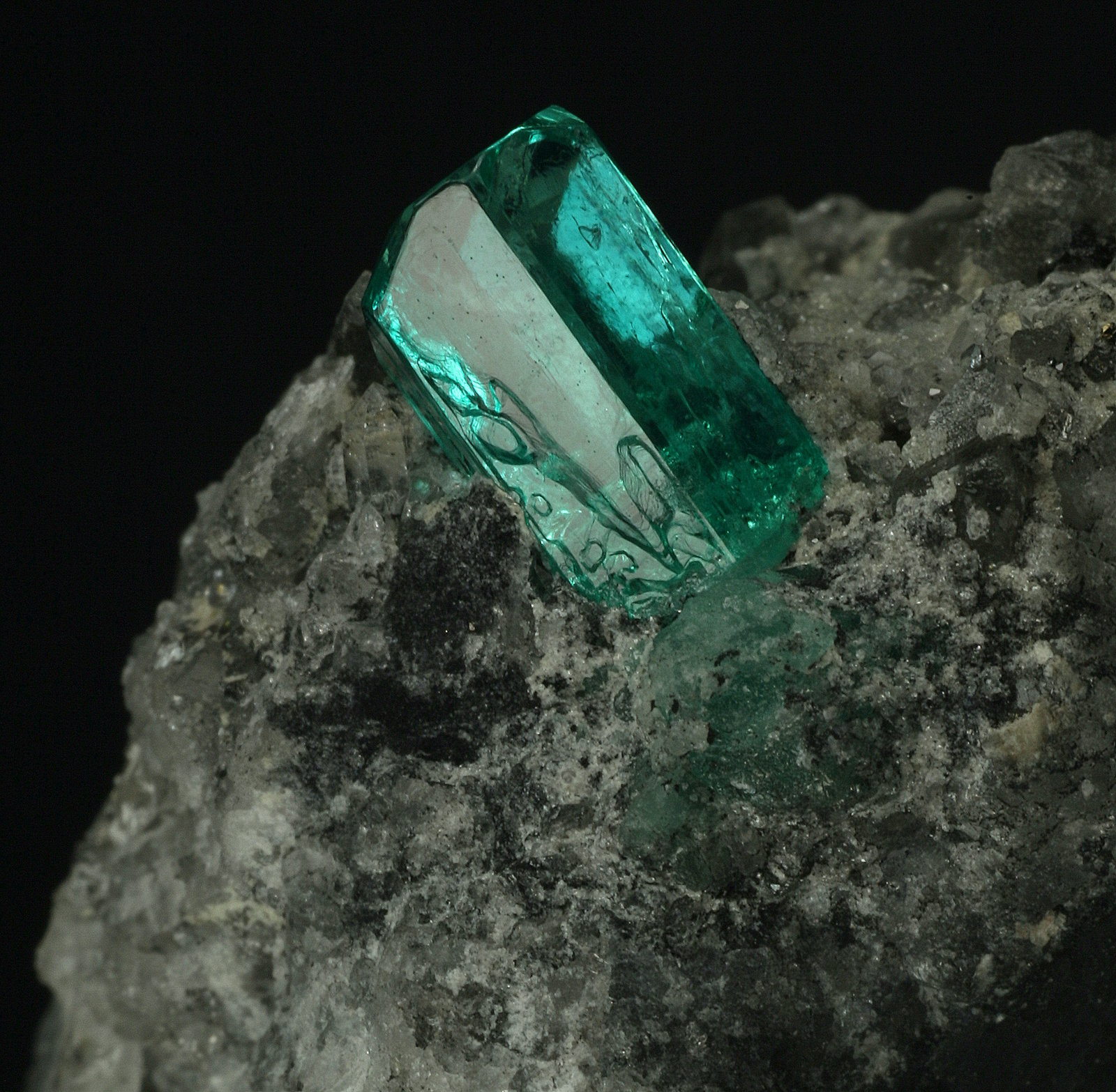 Beryl (variety emerald), Calcite, Pyrite, Quartz
50x20x45mm
(Autor: Fiebre Verde)