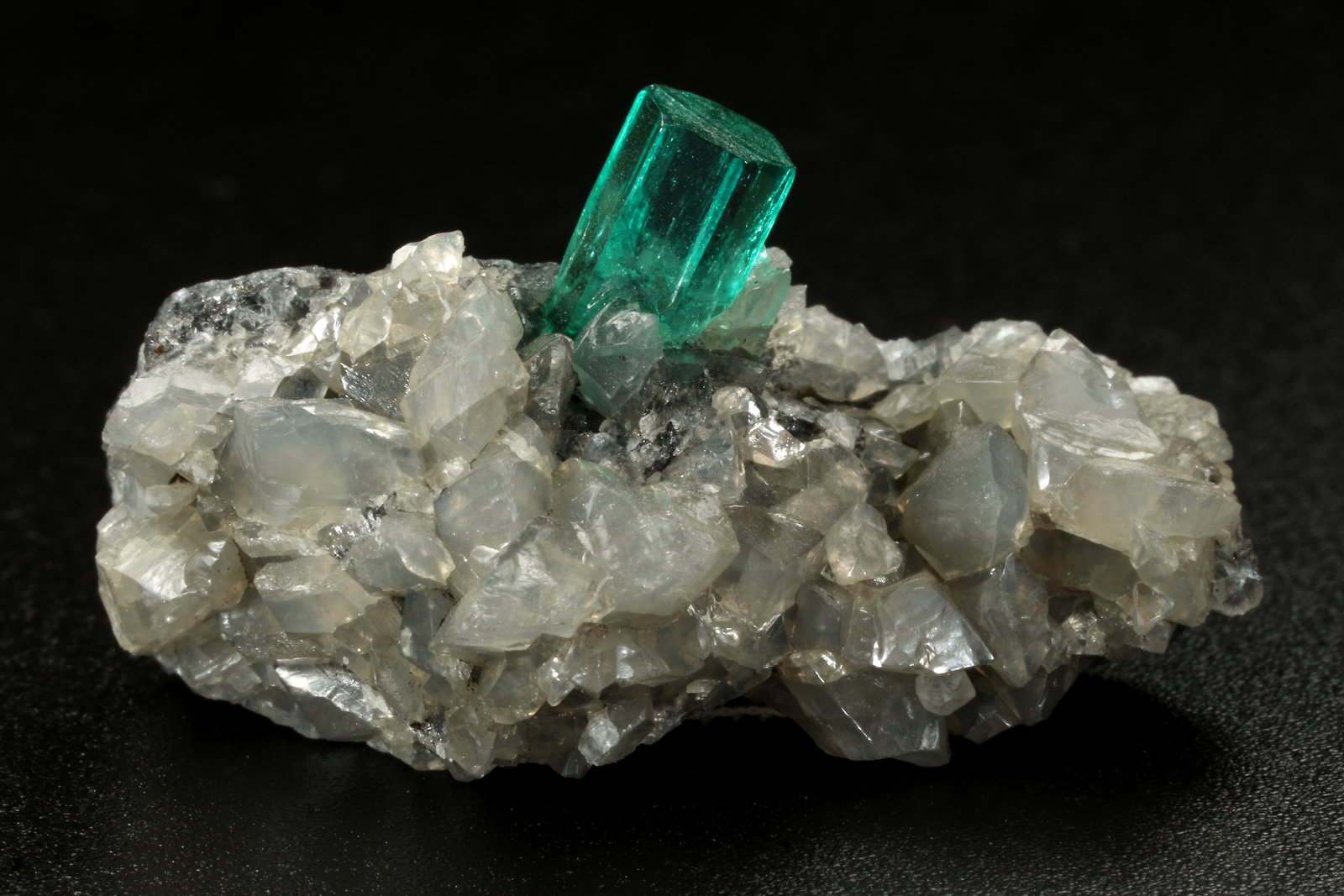 Beryl (variety emerald), Dolomite
34x18x24mm, xl=7x5mm
(Autor: Fiebre Verde)