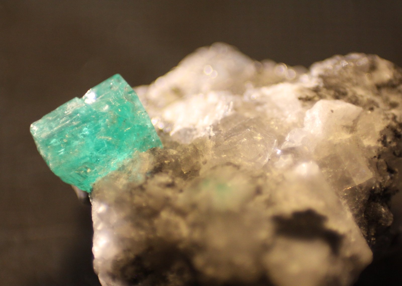 Beryl (variety emerald)
36mm x 43mm x 18mm
(Autor: Firmo Espinar)