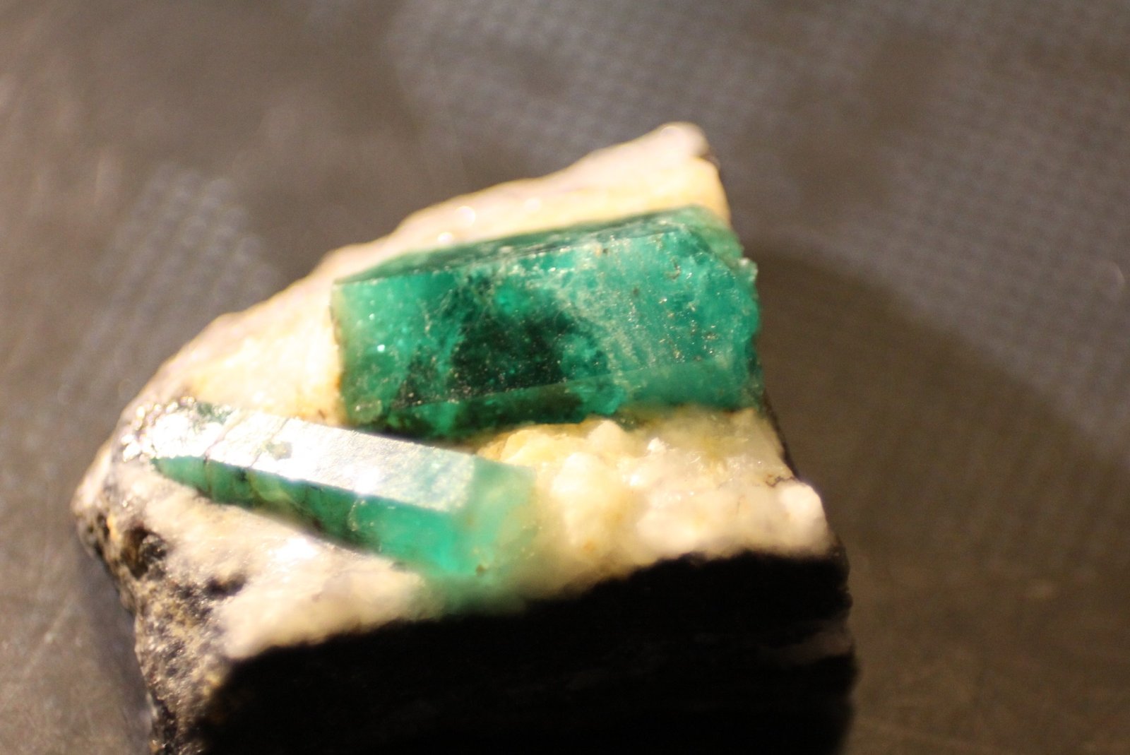 Beryl (variety emerald)
34mm x 32mm x 14mm
(Autor: Firmo Espinar)