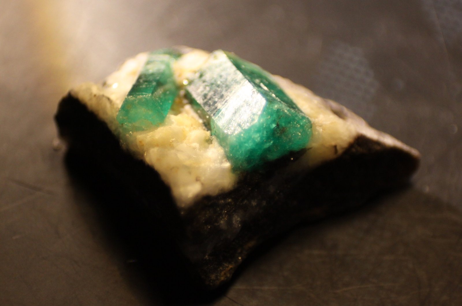 Beryl (variety emerald)
34mm x 32mm x 14mm
(Autor: Firmo Espinar)