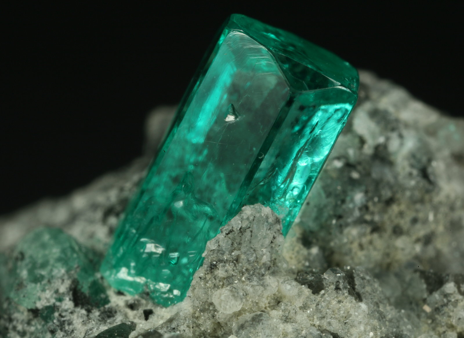 Beryl (variety emerald), Calcite, Pyrite, Quartz
50x20x45mm
(Autor: Fiebre Verde)
