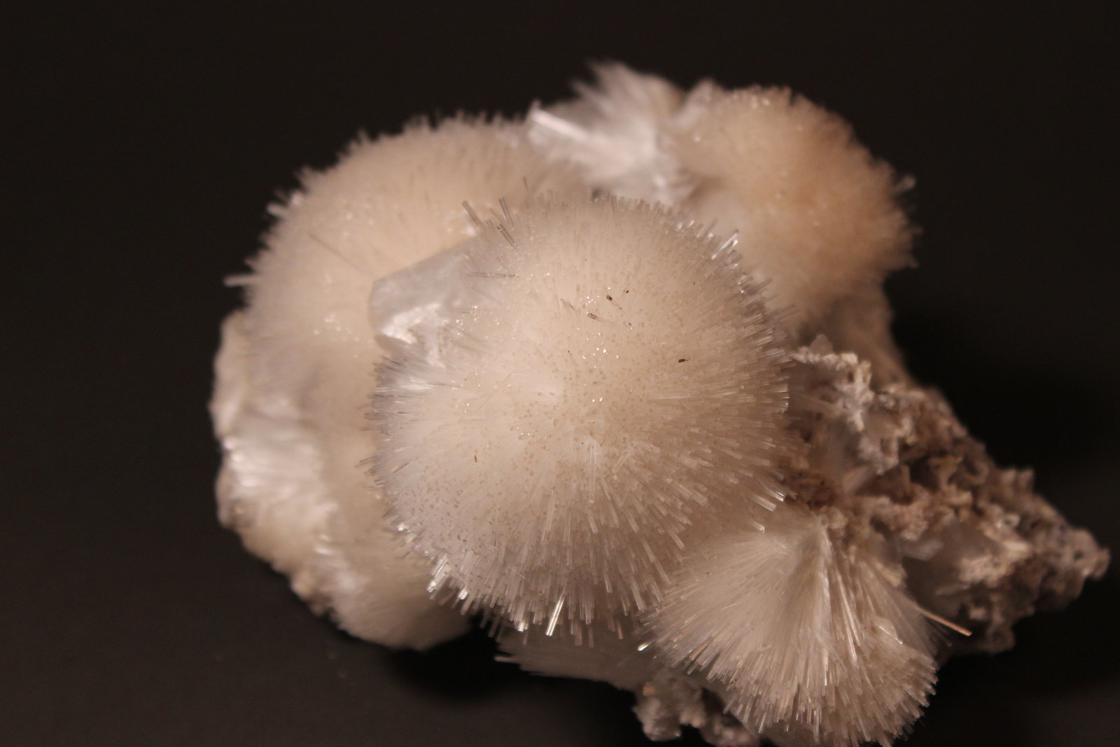 Mesolite
163mm x 152mm x 103mm
(Autor: Don Lum)