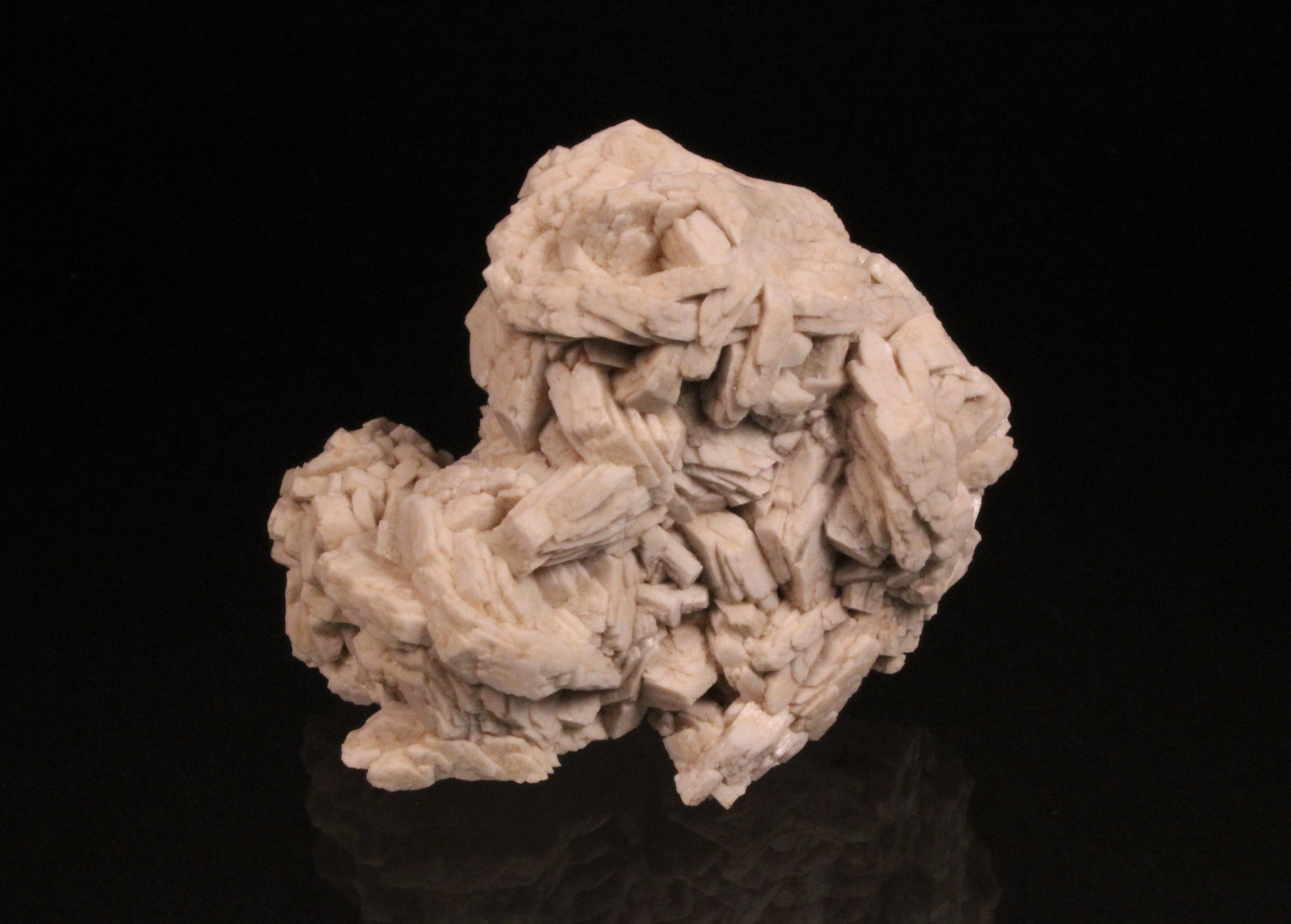 Albite
57mm  x 52mm x 37mm
(Autor: Don Lum)