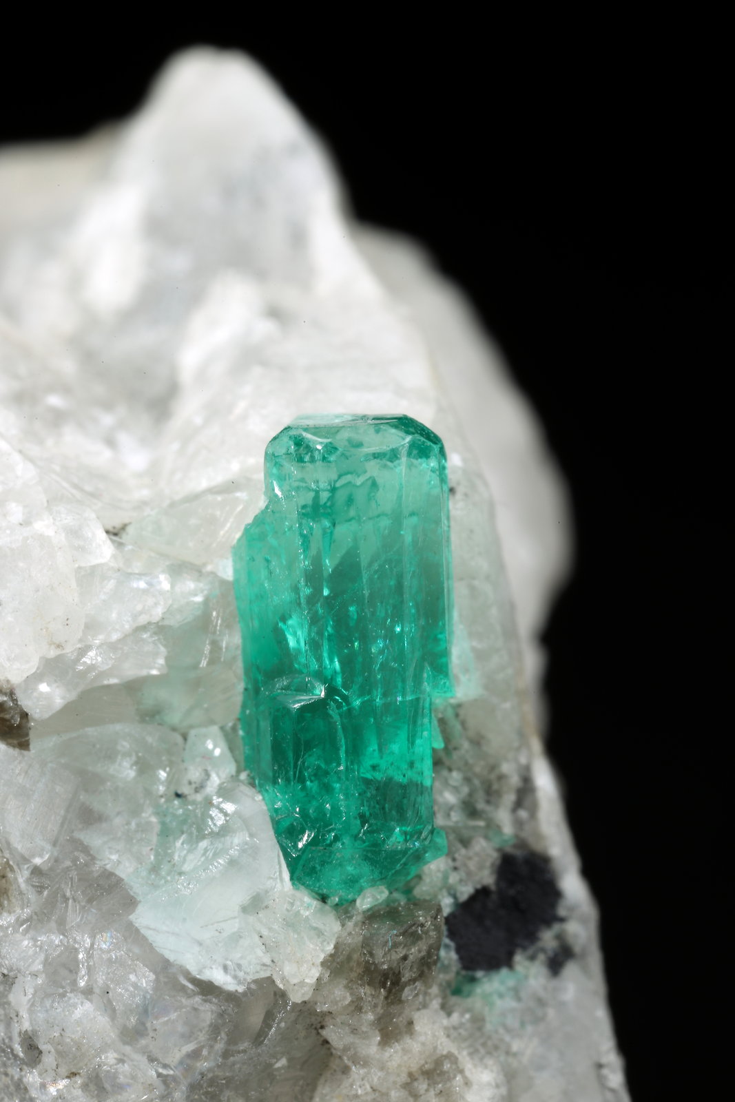 Beryl (variety emerald), Calcite
18x30x34mm, xl=9mm
(Autor: Fiebre Verde)